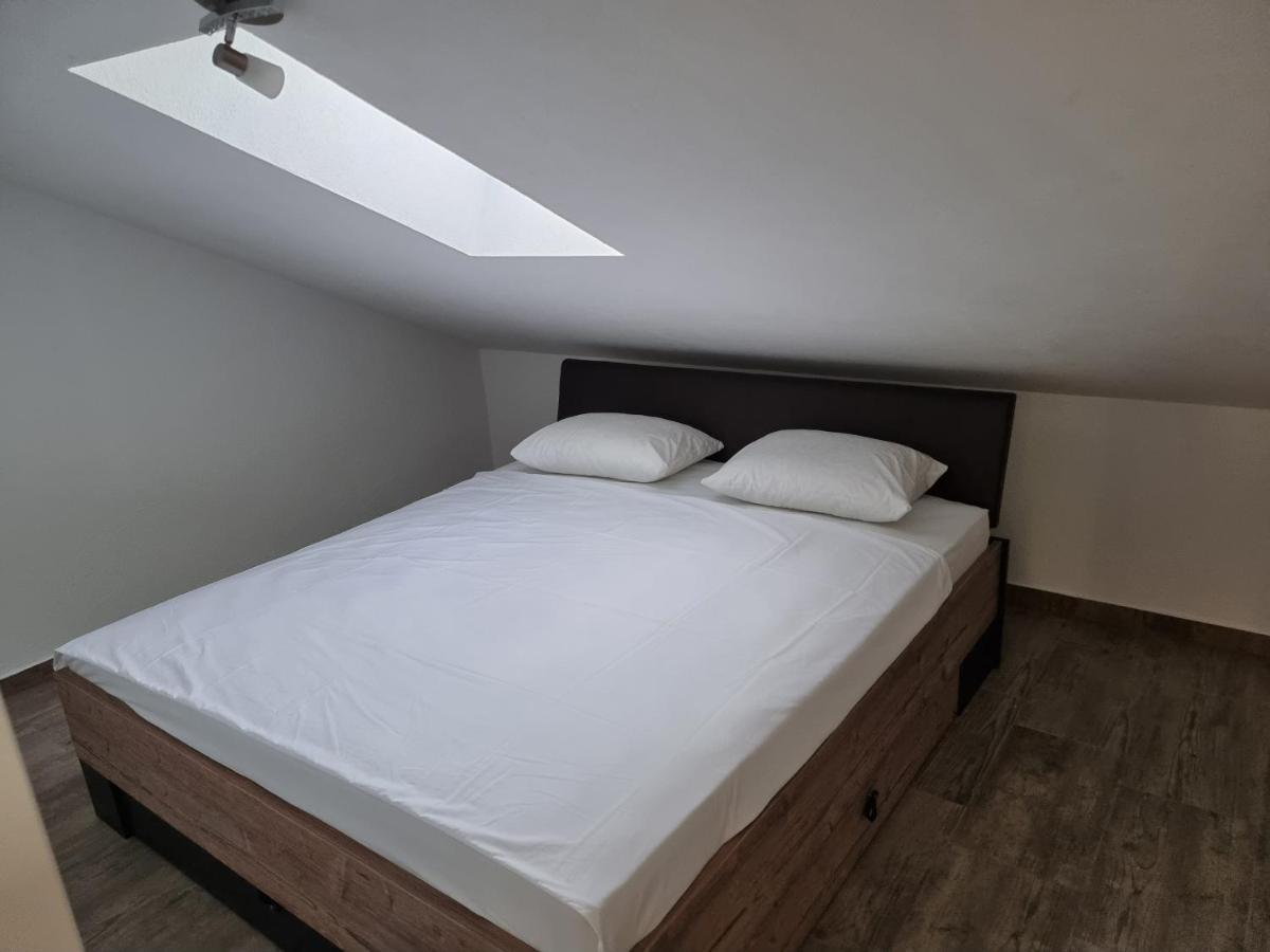 Aksa Residences Vir Luaran gambar