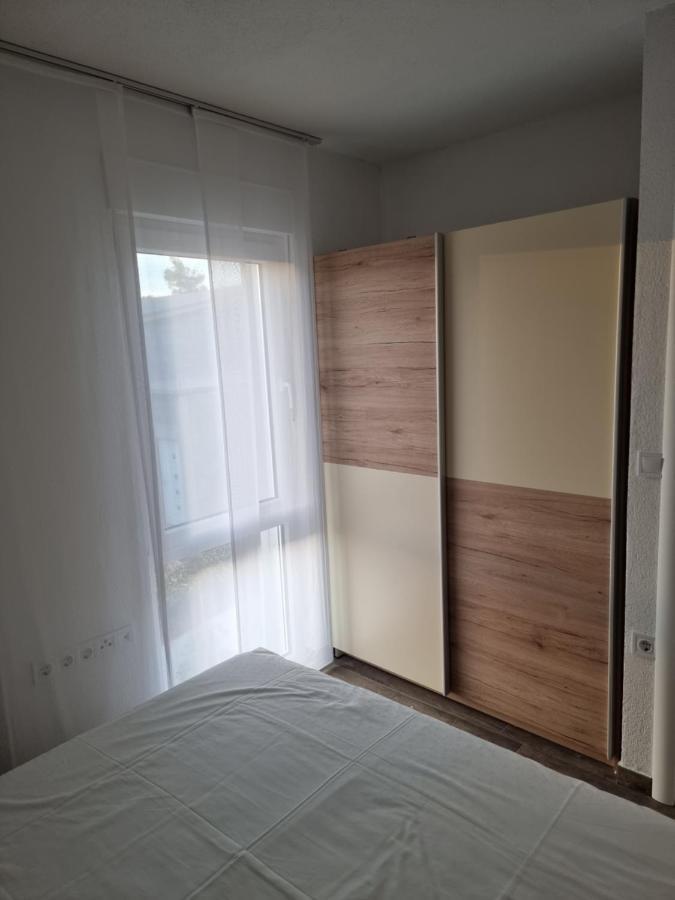 Aksa Residences Vir Luaran gambar