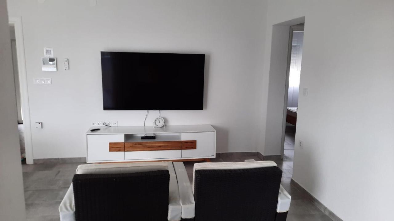 Aksa Residences Vir Luaran gambar