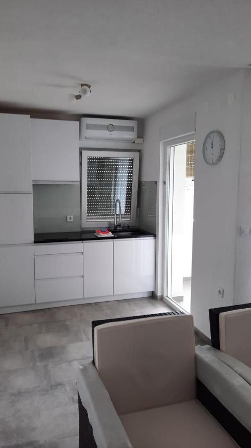 Aksa Residences Vir Luaran gambar
