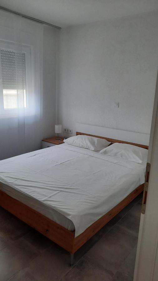 Aksa Residences Vir Luaran gambar