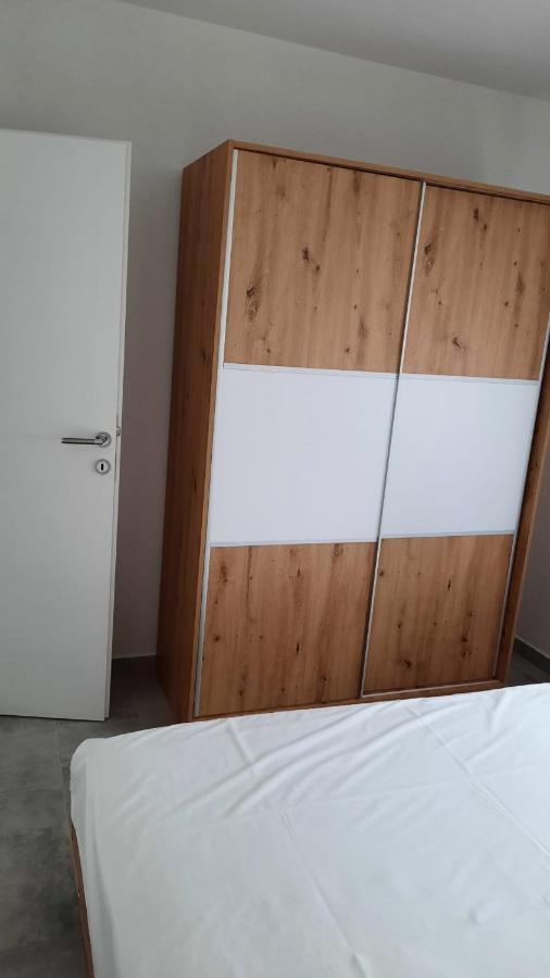 Aksa Residences Vir Luaran gambar