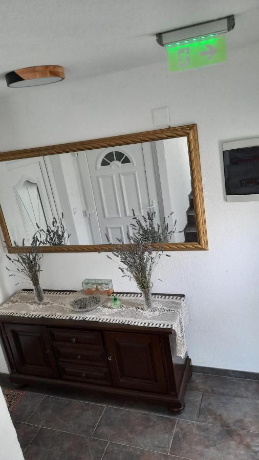 Aksa Residences Vir Luaran gambar