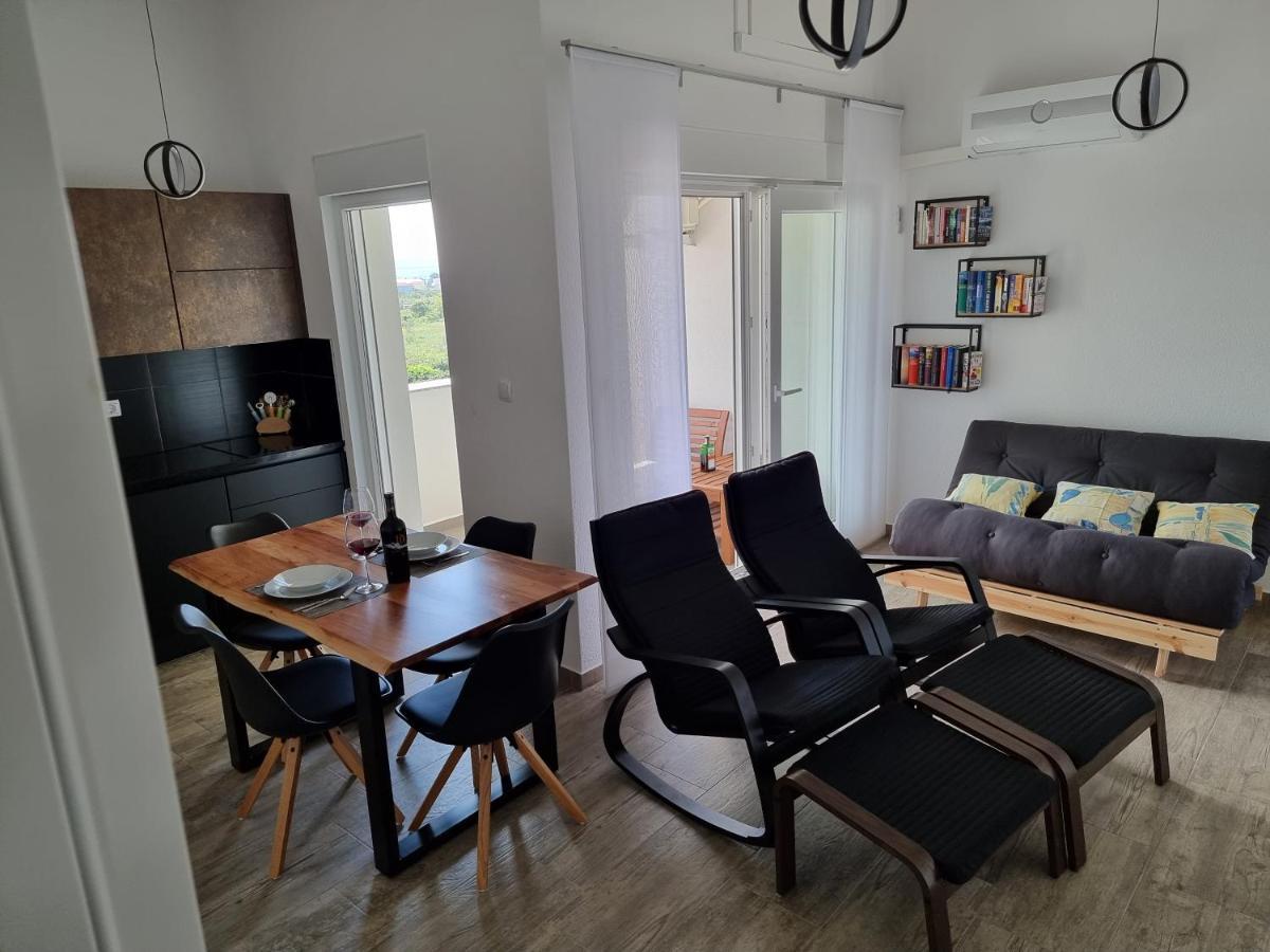 Aksa Residences Vir Luaran gambar