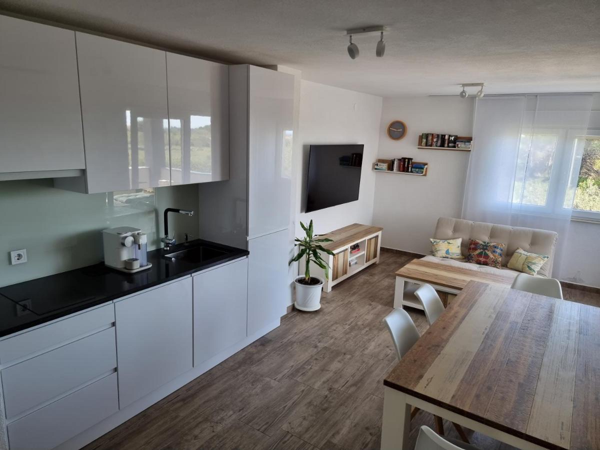 Aksa Residences Vir Luaran gambar